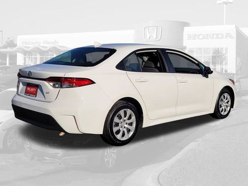 Used 2024 Toyota Corolla LE image 4
