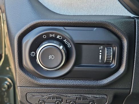 Used 2024 Jeep Wrangler Unlimited Sport AWD/4WD image 24