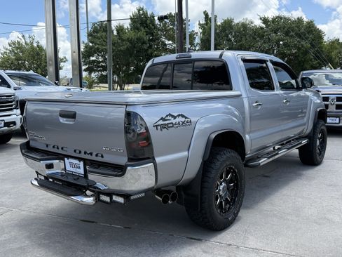 Used 2015 Toyota Tacoma 4x4 Double Cab w/ SR5 Package image 5