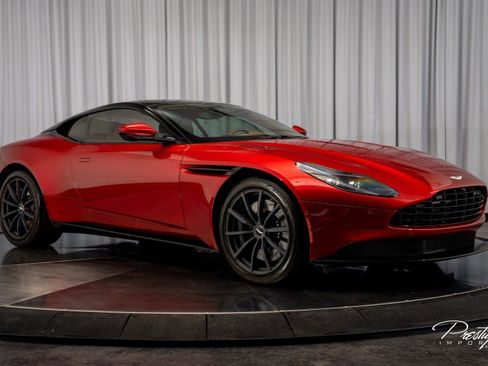Used 2020 Aston Martin DB11 AMR image 25