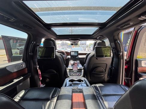 Used 2019 Lincoln Navigator L Reserve AWD/4WD image 17