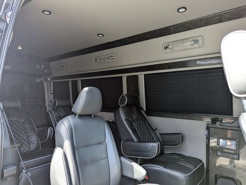 Used 2017 Mercedes-Benz Sprinter 2500 image 35