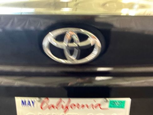 Used 2021 Toyota Corolla LE FWD image 15