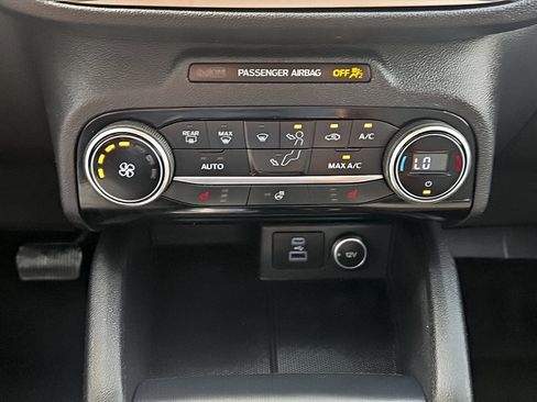 Used 2021 Ford Escape SE w/ Cold Weather Package AWD/4WD image 19