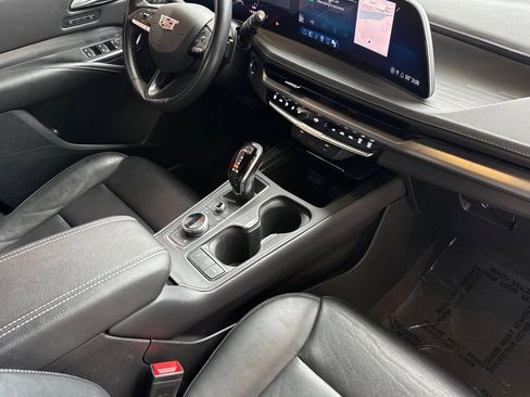 Used 2024 Cadillac XT4 Premium Luxury image 13