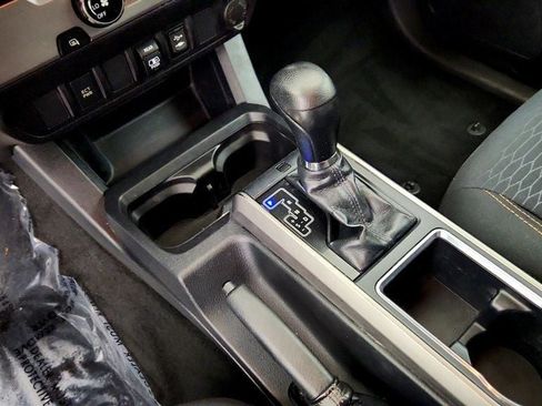 Used 2018 Toyota Tacoma SR5 RWD image 15