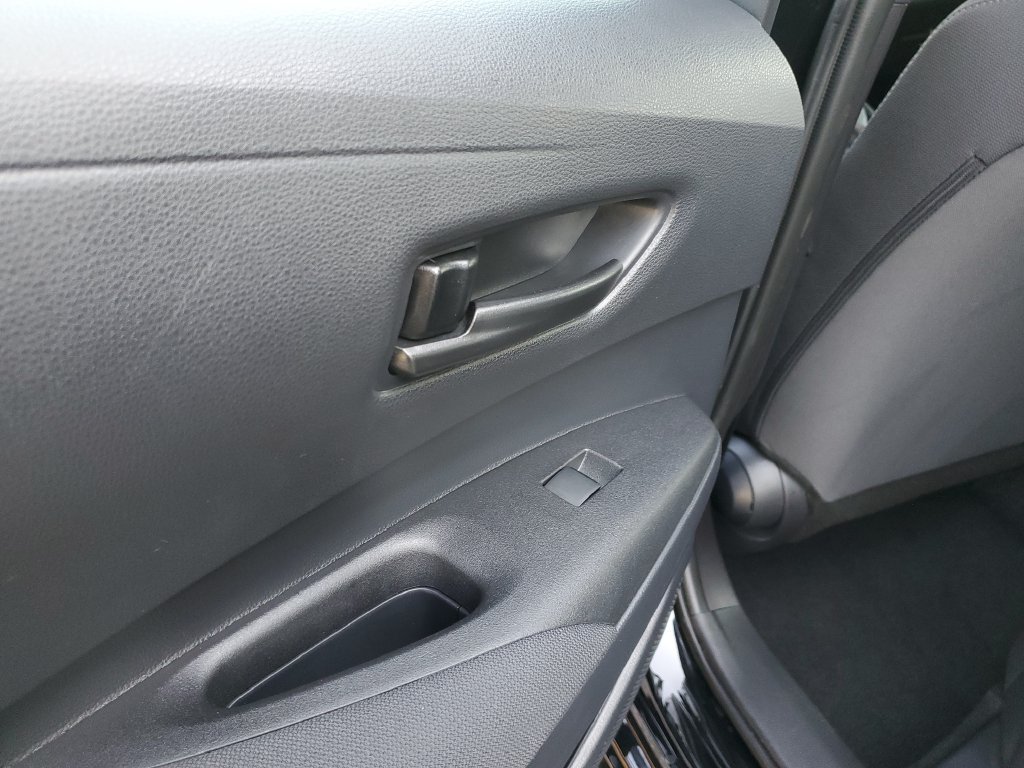 Used 2025 Toyota Corolla LE FWD image 11