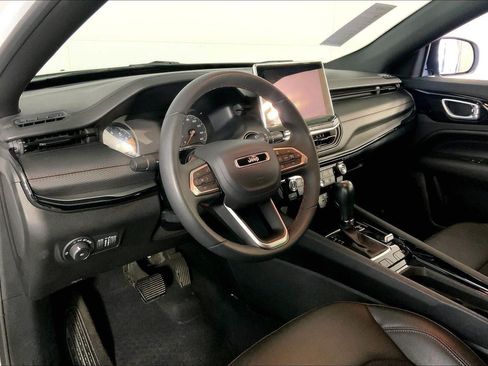 Used 2025 Jeep Compass Trailhawk AWD/4WD image 13