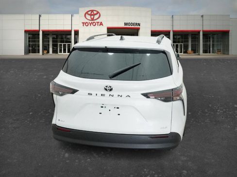 New 2026 Toyota Sienna XLE FWD image 14