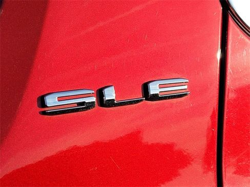 Used 2023 GMC Acadia SLE w/ Driver Convenience Package image 5