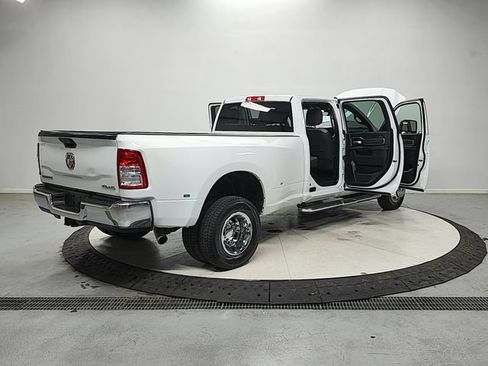 Used 2024 RAM 3500 Big Horn AWD/4WD image 15