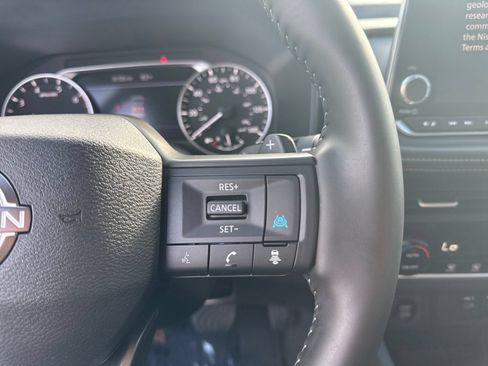 Certified 2025 Nissan Rogue SV FWD image 23