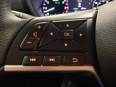 Used 2025 Nissan Sentra SV FWD image 17