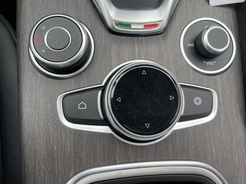Used 2021 Alfa Romeo Giulia Ti image 35