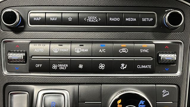 Used 2022 Hyundai Santa Fe Limited AWD/4WD image 18
