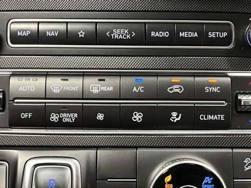 Used 2022 Hyundai Santa Fe Limited AWD/4WD image 18
