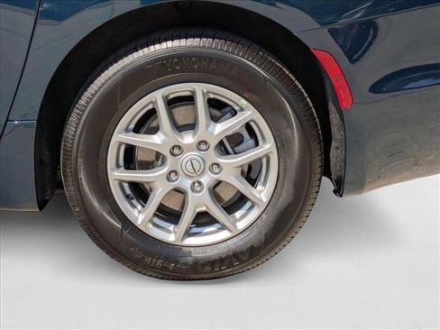 New 2025 Chrysler Pacifica Select image 9