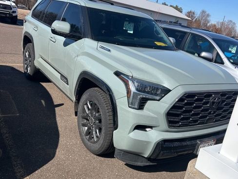 Used 2024 Toyota Sequoia Platinum image 4