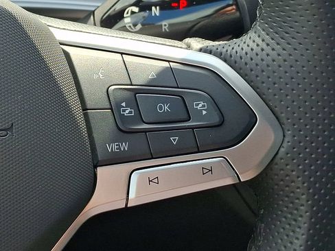 Used 2025 Volkswagen Tiguan SE R-Line AWD/4WD image 22