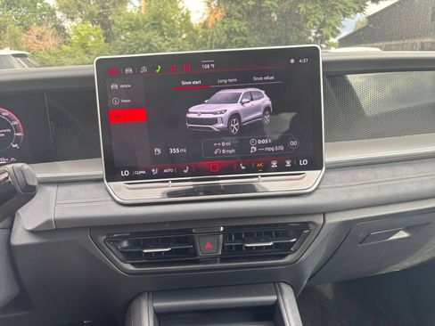 Used 2026 Volkswagen Tiguan SE AWD/4WD image 14