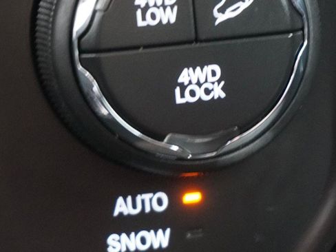 Used 2016 Jeep Renegade Trailhawk AWD/4WD image 18