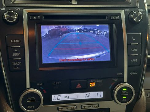 Used 2012 Toyota Camry XLE w/ Leather Pkg FWD image 7