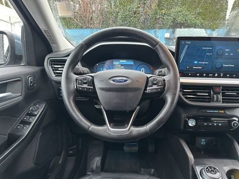 Used 2023 Ford Escape Platinum w/ Premium Technology Package image 18