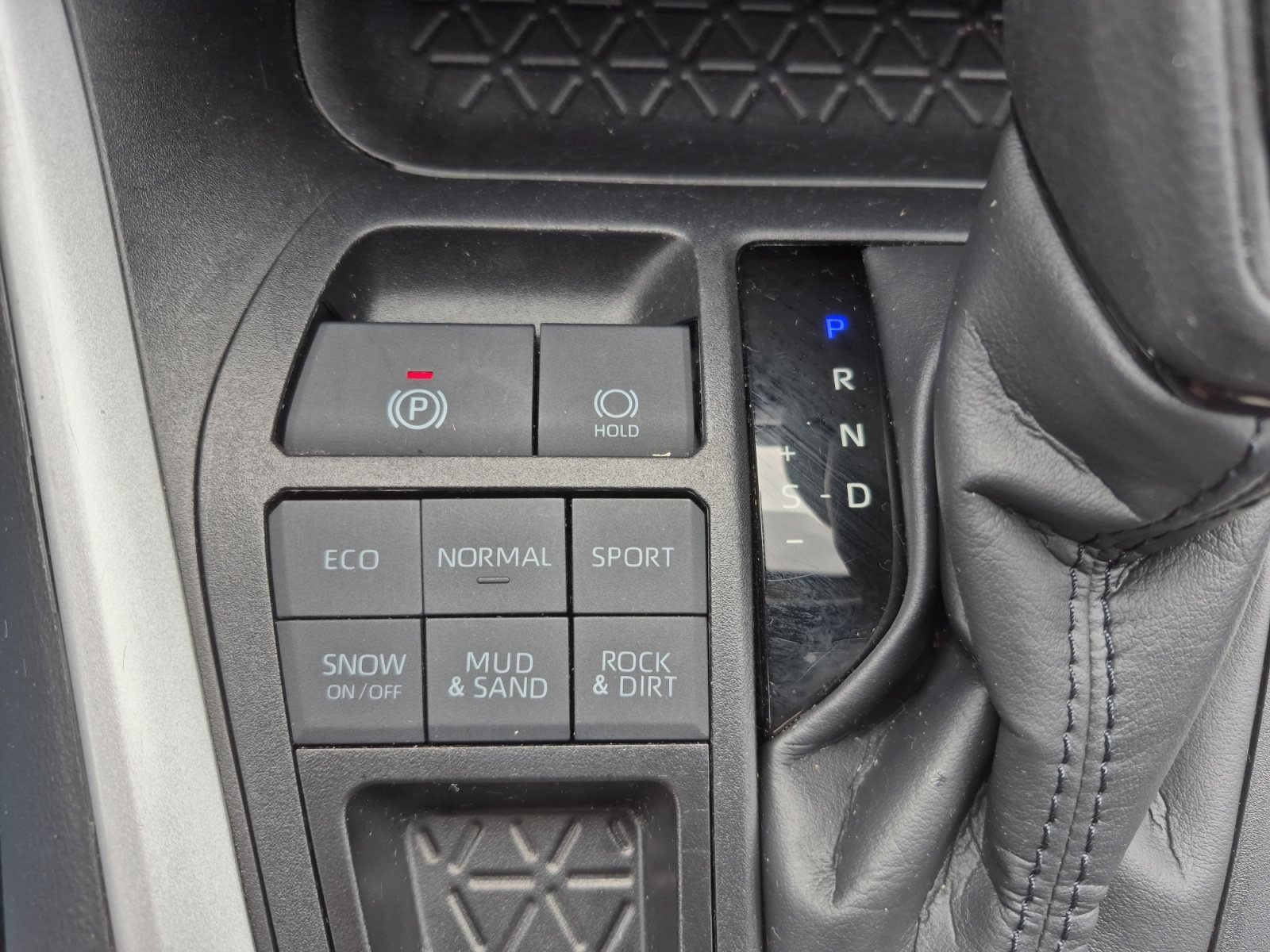 Certified 2025 Toyota RAV4 XLE AWD/4WD image 30