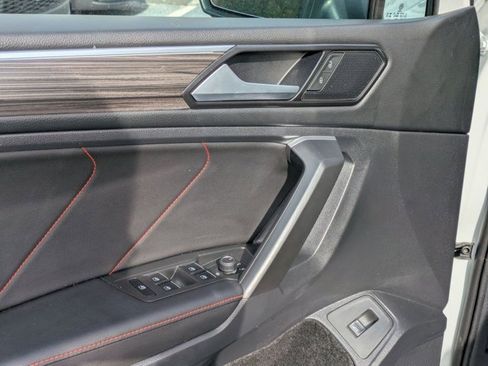 Used 2024 Volkswagen Tiguan SE image 3