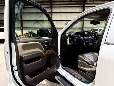Used 2018 GMC Sierra 1500 SLT w/ SLT Premium Package AWD/4WD image 12