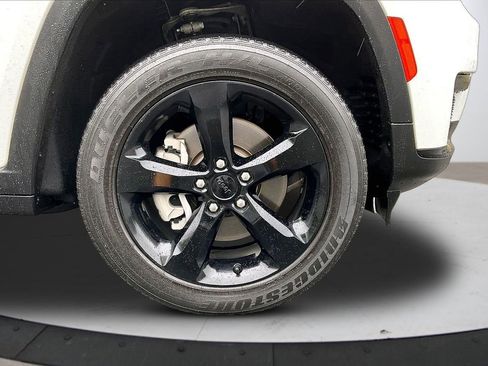 Certified 2023 Jeep Grand Cherokee L Laredo AWD/4WD image 36