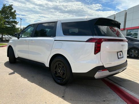 Used 2026 Kia Carnival FWD image 8