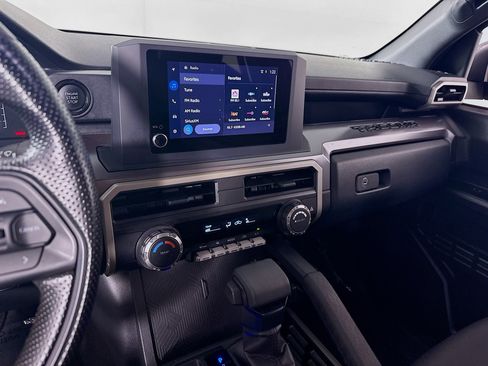 Certified 2025 Toyota Tacoma SR5 AWD/4WD image 15