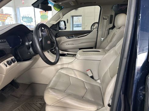 Used 2018 Cadillac Escalade Luxury image 13