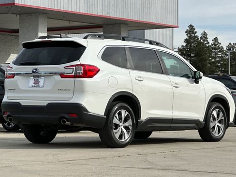 Used 2024 Subaru Ascent Premium w/ Convenience Package image 3