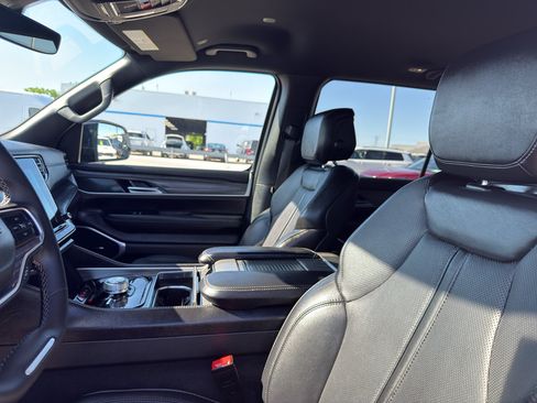 Used 2024 Jeep Wagoneer Series II w/ Flexible Seating Group AWD/4WD image 27