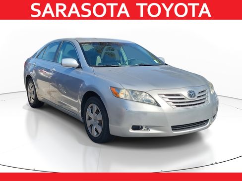 Used 2009 Toyota Camry LE image 1