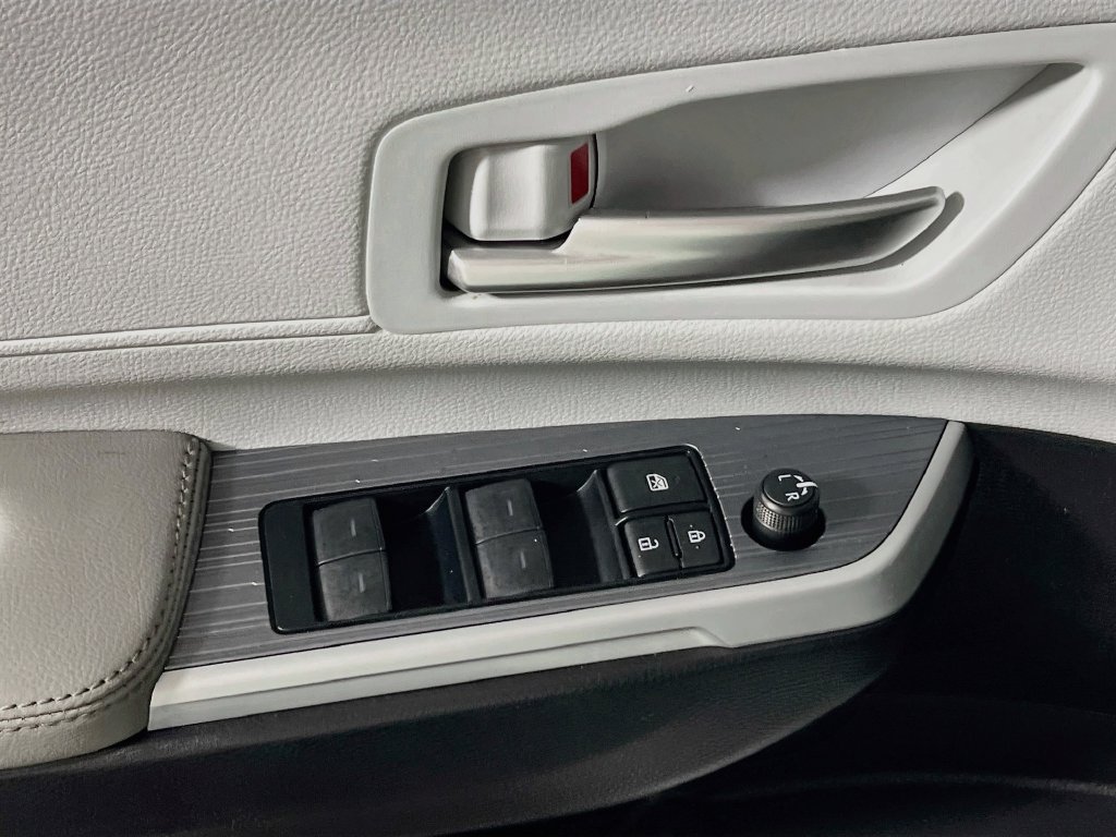 Certified 2025 Toyota Sienna XLE FWD image 16
