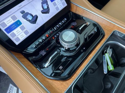 Used 2023 Jeep Grand Wagoneer Series III image 22