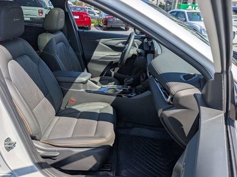 Used 2025 Buick Envista Avenir FWD image 21
