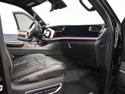 Used 2022 Jeep Grand Wagoneer Series III image 32