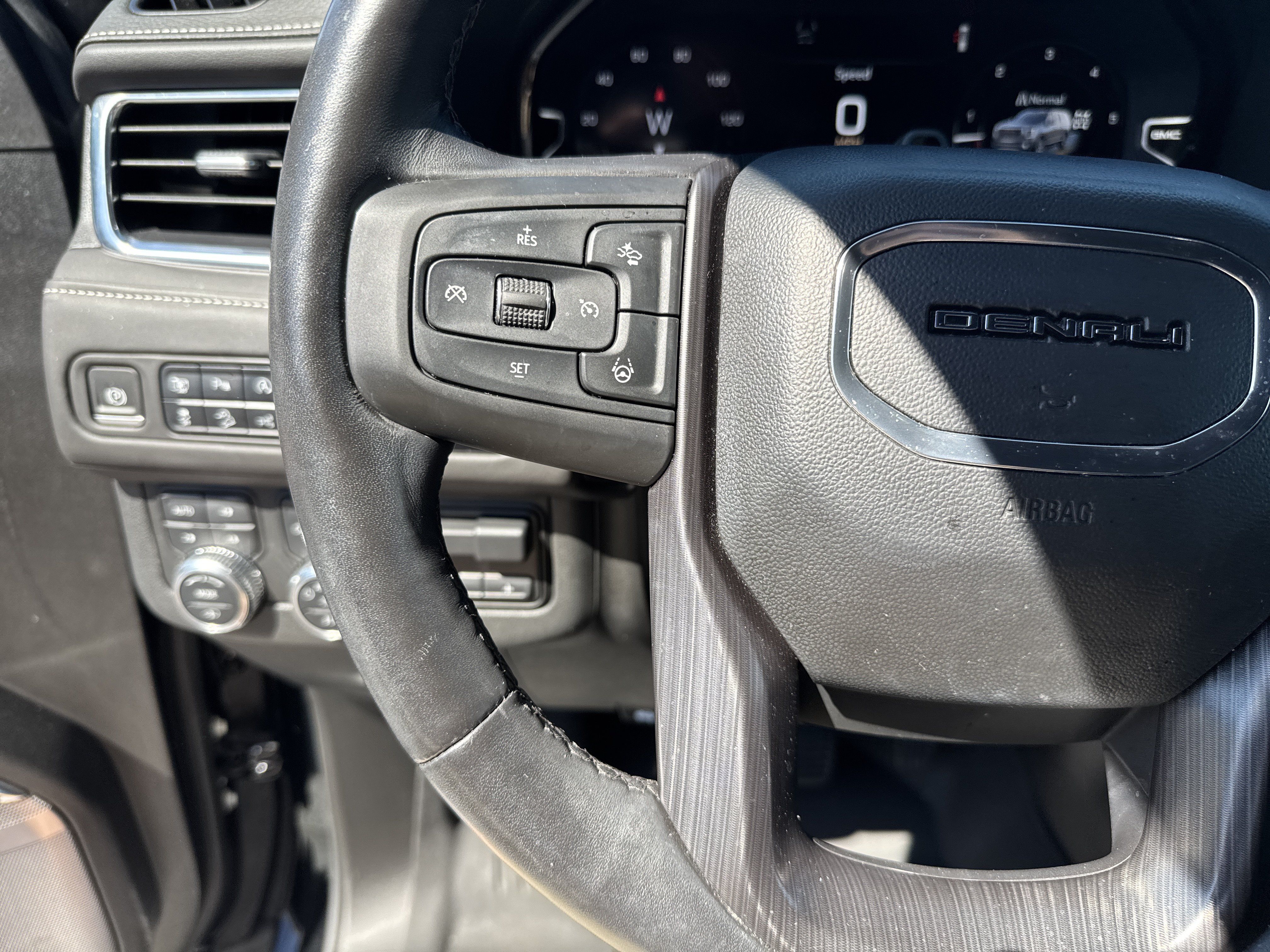 Used 2023 GMC Yukon Denali Ultimate AWD/4WD image 19