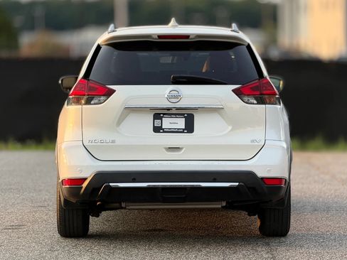 Used 2019 Nissan Rogue SV FWD image 4