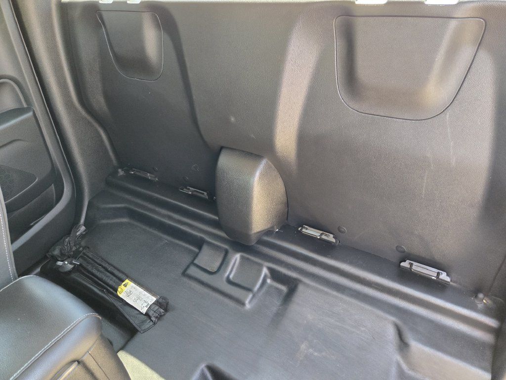 Used 2022 Chevrolet Colorado LT w/ Fleet Safety Package RWD image 29