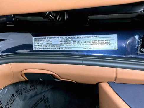 Used 2022 Bentley Bentayga image 35