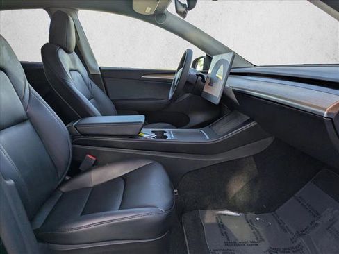 Used 2022 Tesla Model Y Long Range image 21