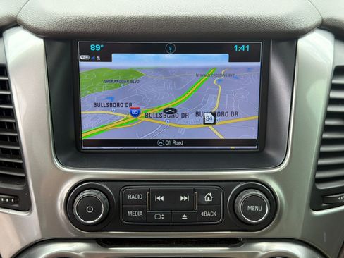 Used 2020 Chevrolet Suburban LT RWD image 30