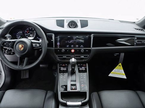 Certified 2026 Porsche Macan image 13