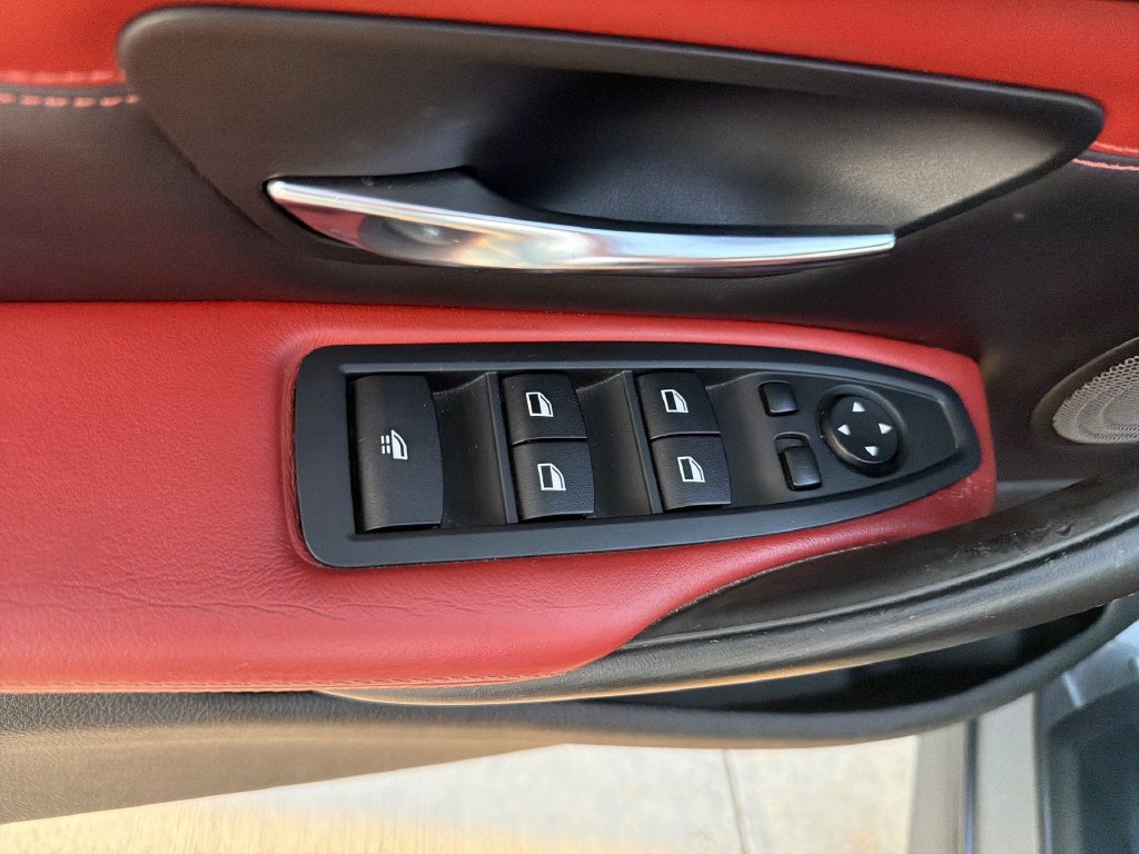 Used 2015 BMW M4 Convertible RWD image 10