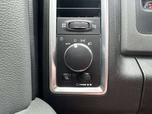 Used 2019 RAM 1500 Classic SLT RWD image 23